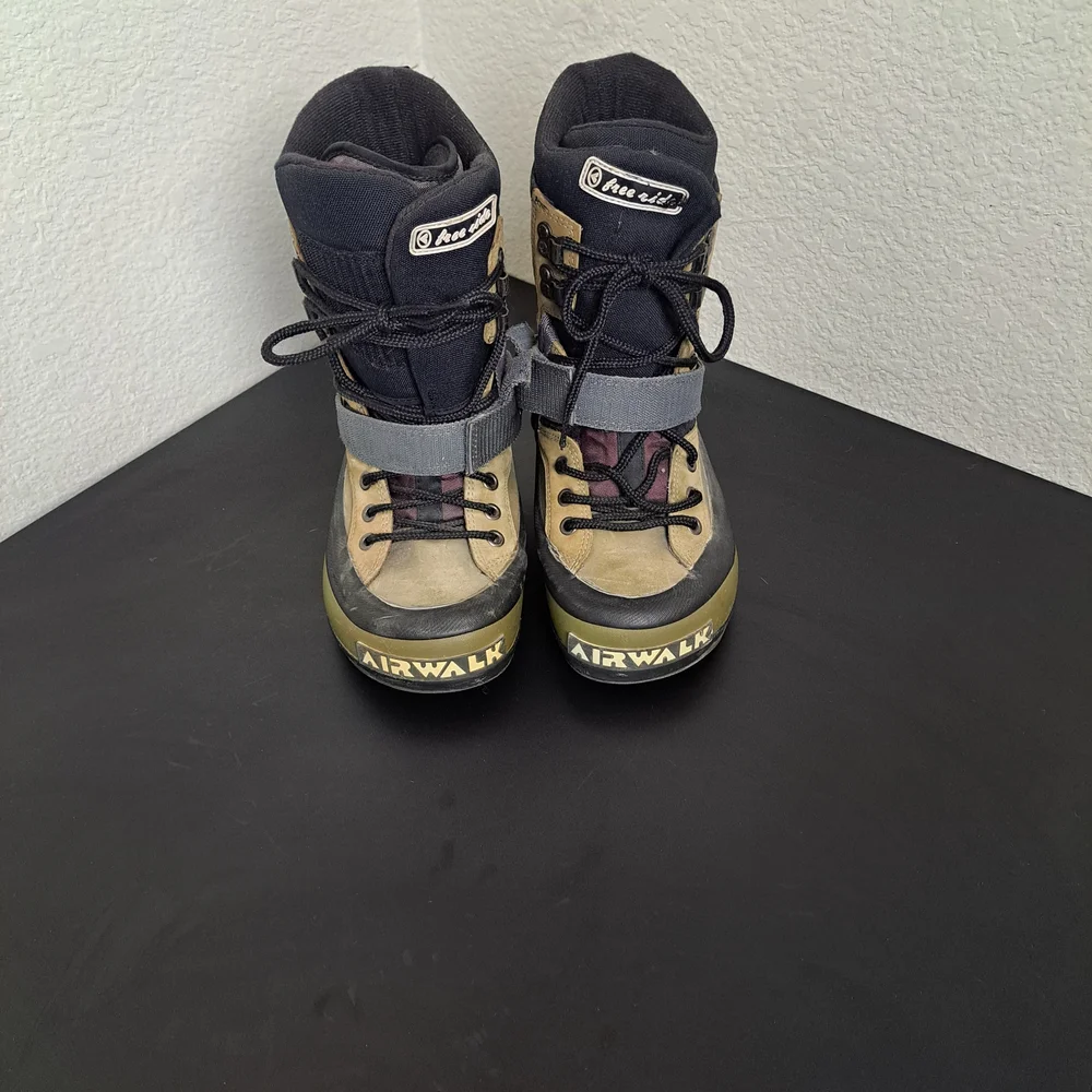 Airwalk Kiddos Unisex Size 5 Freeride Snowboard Boots Alma Kodiak Lace Up - Picture 5 of 9